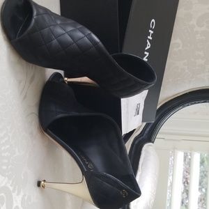 Chanel black heals